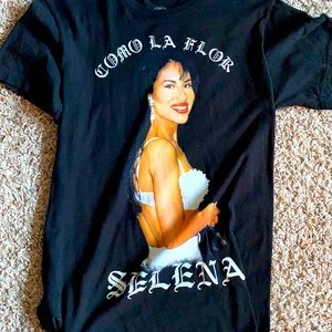 COMO LA FLOR SELENA TEE